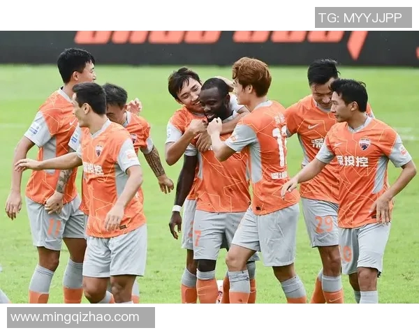 深圳足球队的转型之路:从低谷到巅峰的奋斗与追求 深圳足球队的转型之路:从低谷到巅峰的奋斗与追求