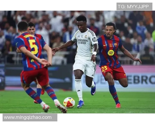 皇马主场迎战埃瓦尔激情四溢的对决回顾与精彩瞬间分析