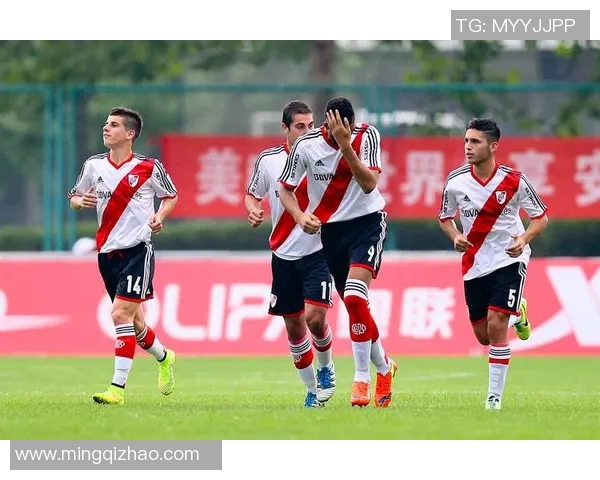 阿布扎比艾因队迎战河床队展开激烈较量期待精彩表现