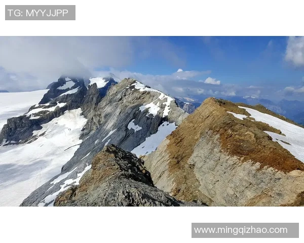 陈伟独家分享攀岩心得与技巧助你征服高峰挑战自我极限