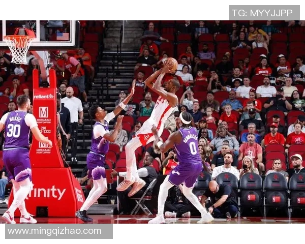 黄蜂与热火季后赛第三场激战回顾球员表现与战术分析 黄蜂与热火季后赛第三场激战回顾球员表现与战术分析