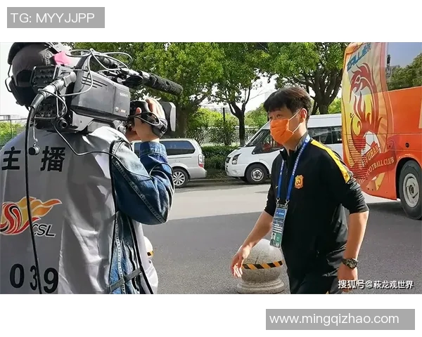 天津泰达与上海申花激战正酣精彩直播尽在眼前不容错过